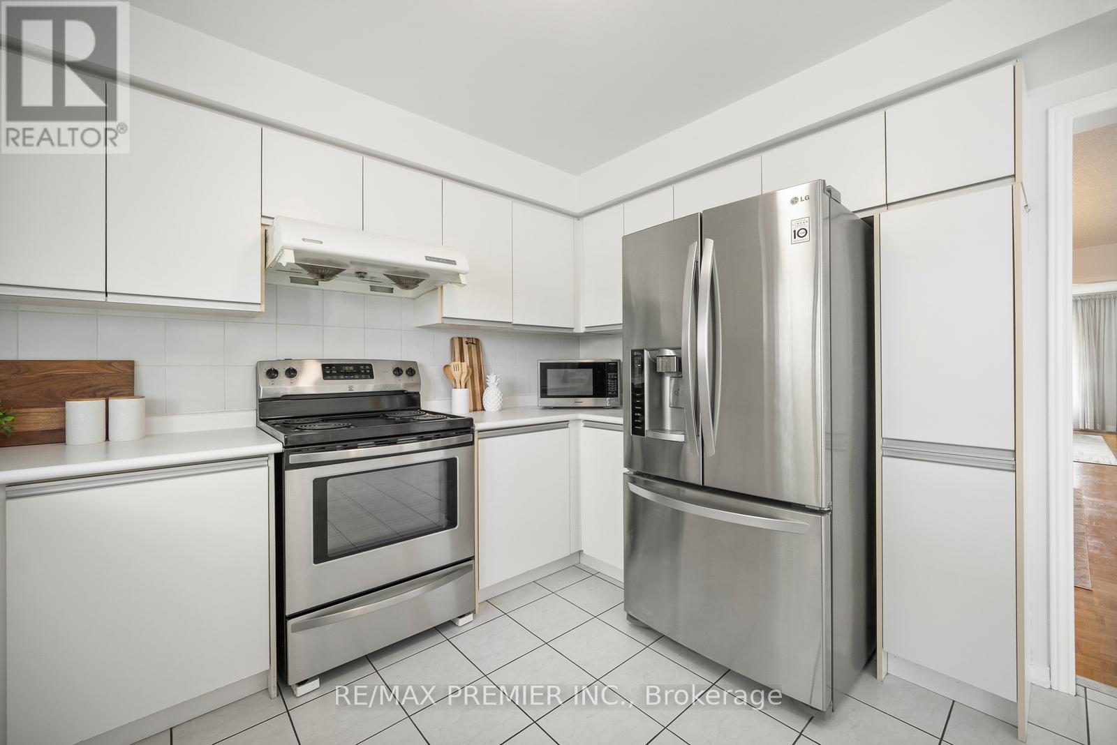Photo 14 of 258 Mapes Avenue, Vaughan ON