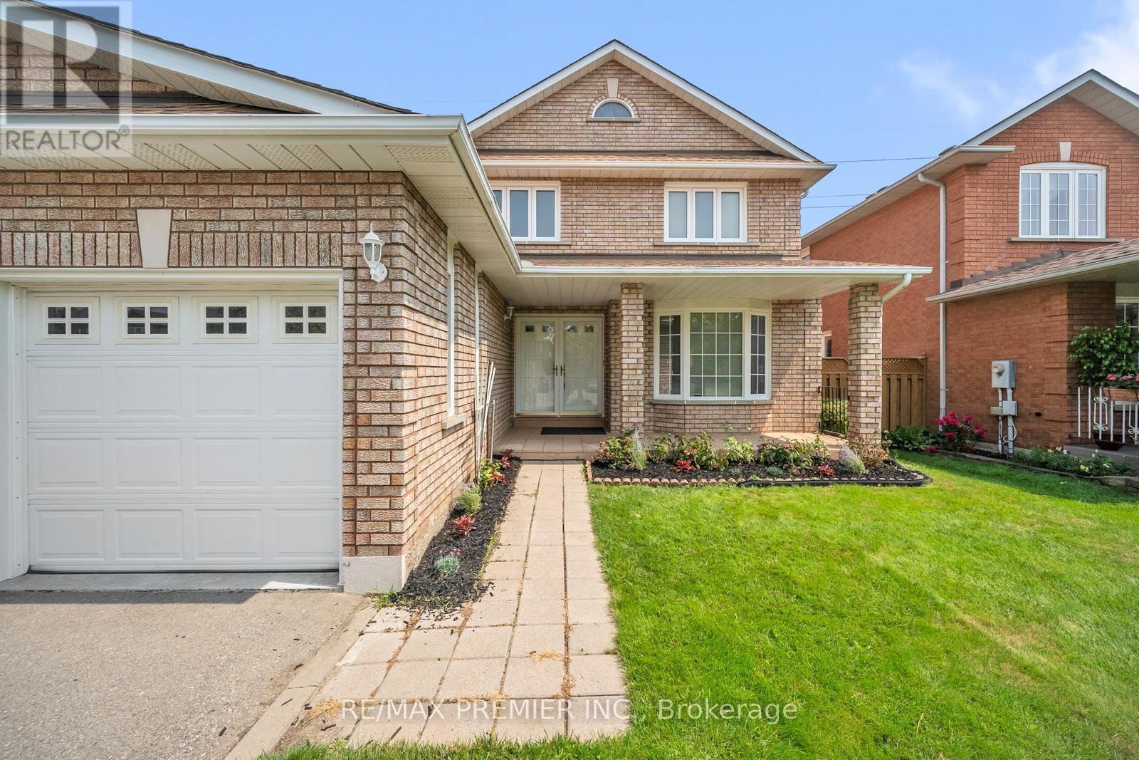 Photo 3 of 258 Mapes Avenue, Vaughan ON