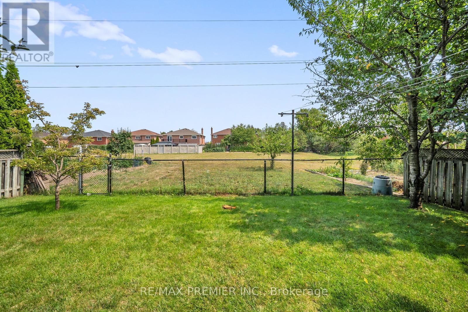 Photo 44 of 258 Mapes Avenue, Vaughan ON