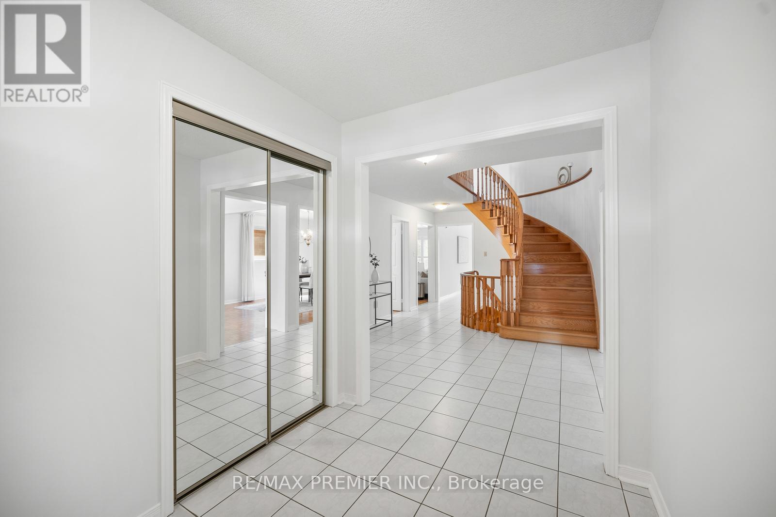 Photo 5 of 258 Mapes Avenue, Vaughan ON