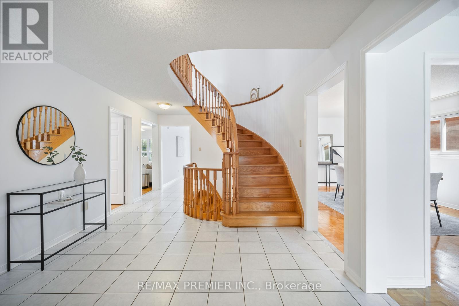 Photo 6 of 258 Mapes Avenue, Vaughan ON