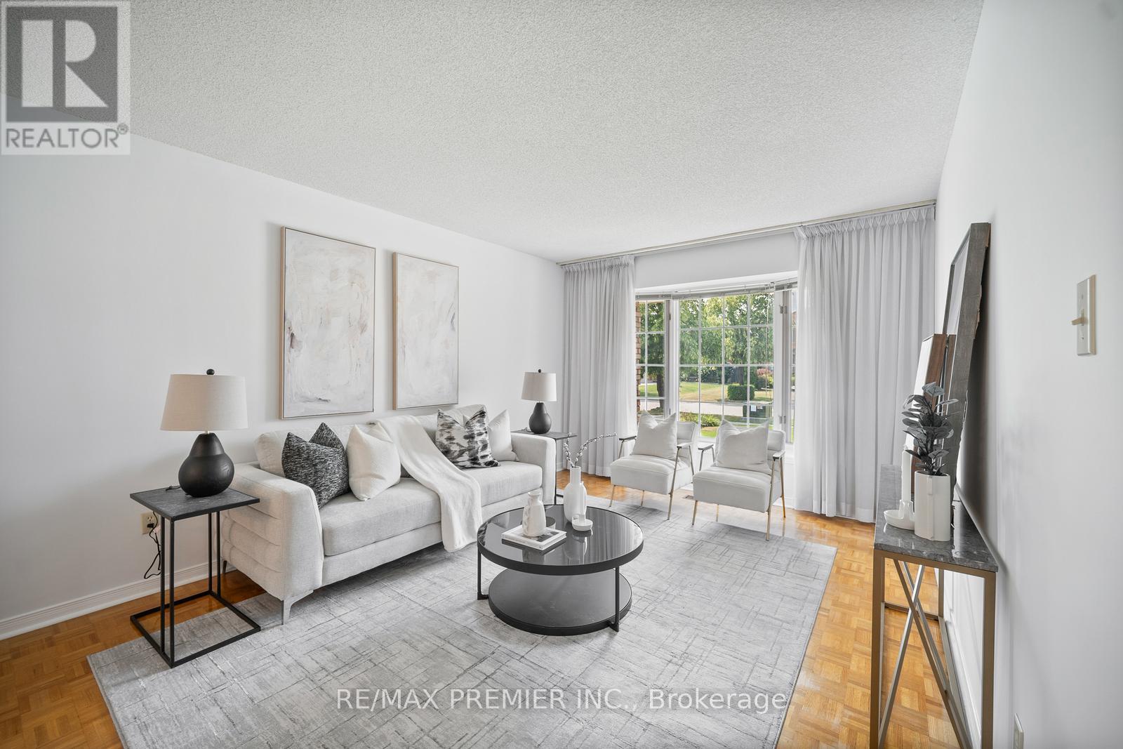 Photo 7 of 258 Mapes Avenue, Vaughan ON