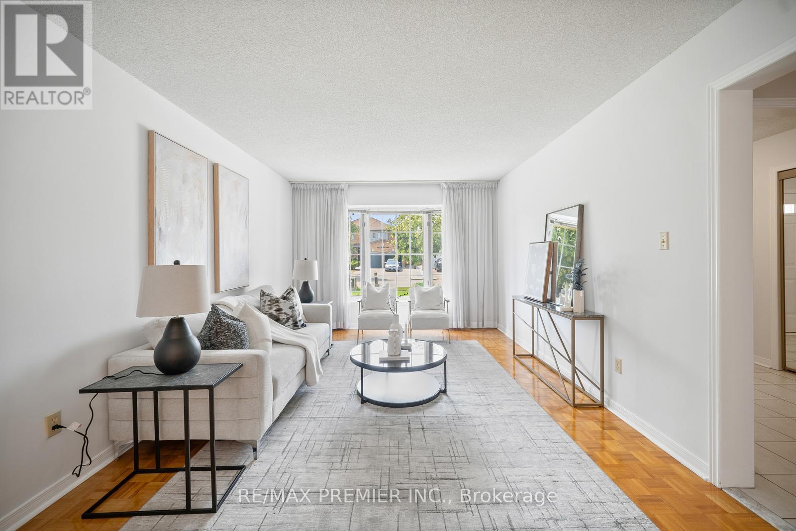 Photo 8 of 258 Mapes Avenue, Vaughan ON