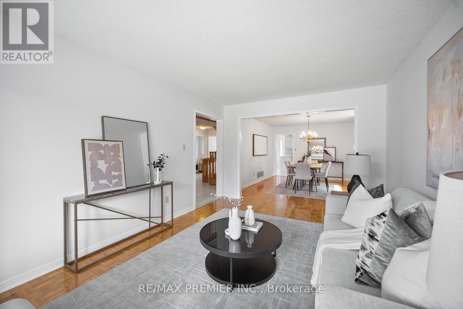 Photo 9 of 258 Mapes Avenue, Vaughan ON