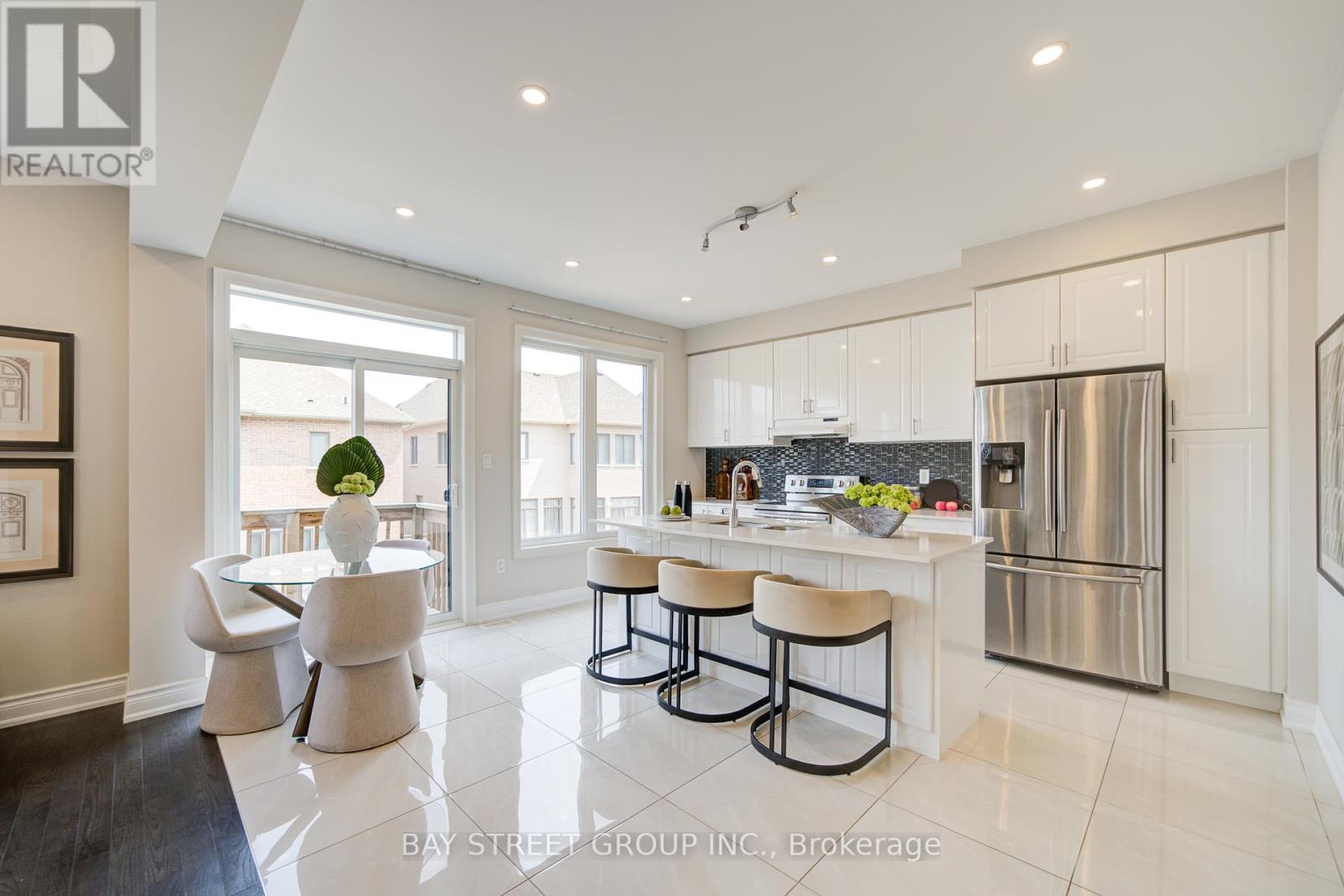 Photo 35 of 7 Yarrow Lane, East Gwillimbury ON