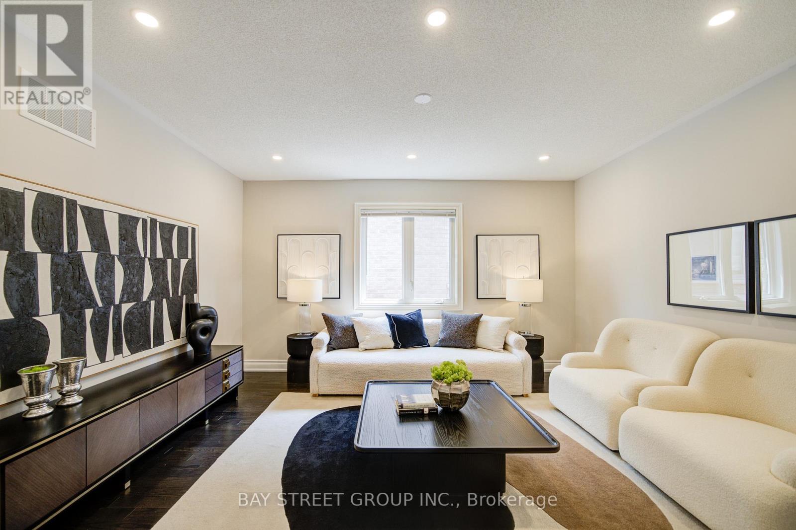 Photo 27 of 7 Yarrow Lane, East Gwillimbury ON
