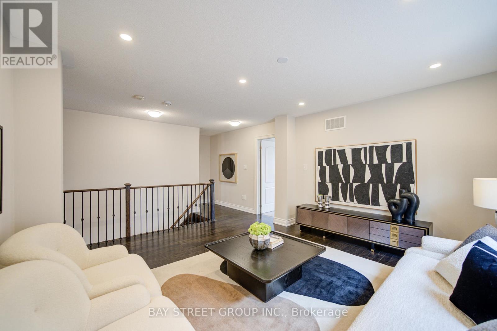 Photo 42 of 7 Yarrow Lane, East Gwillimbury ON