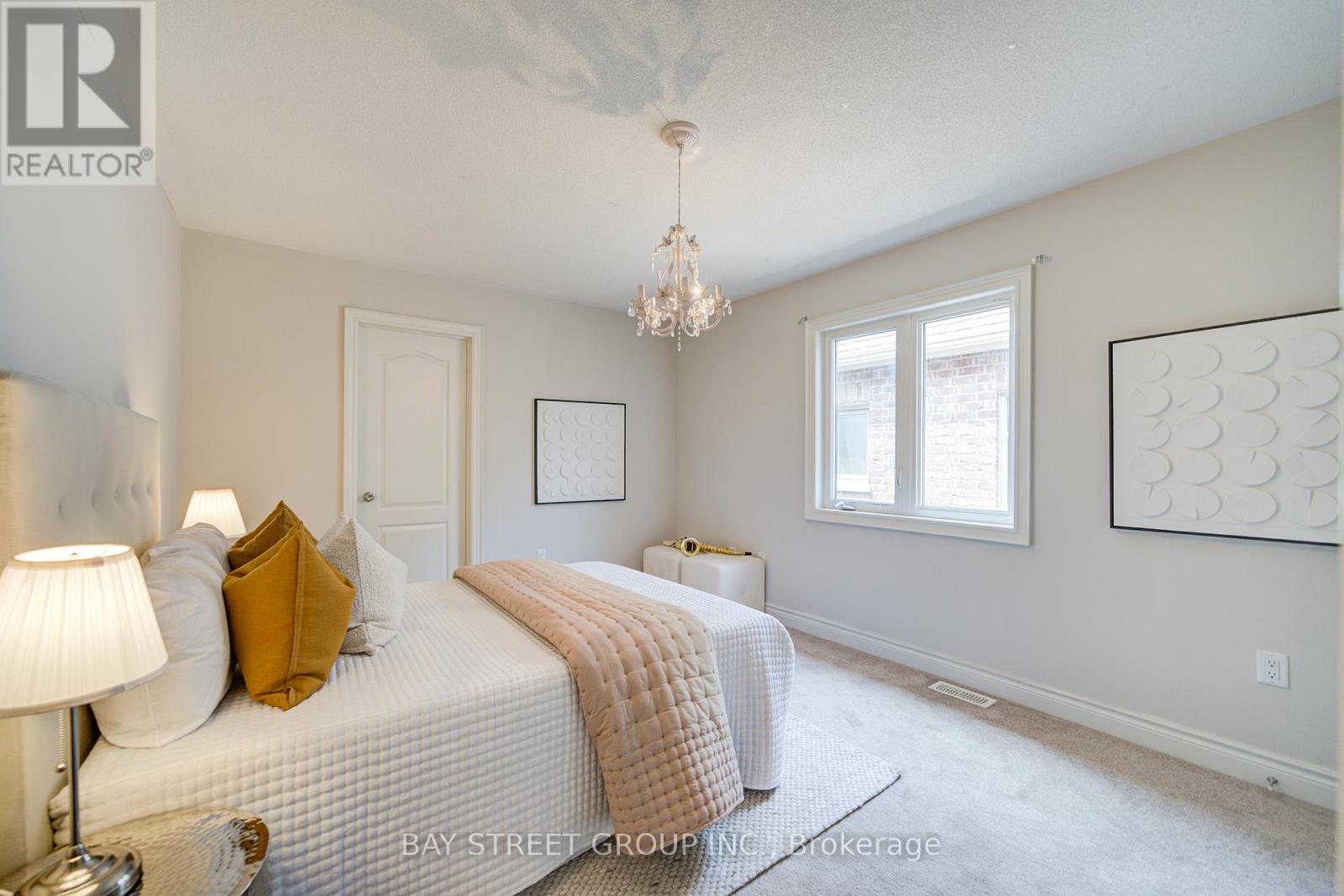 Photo 8 of 7 Yarrow Lane, East Gwillimbury ON