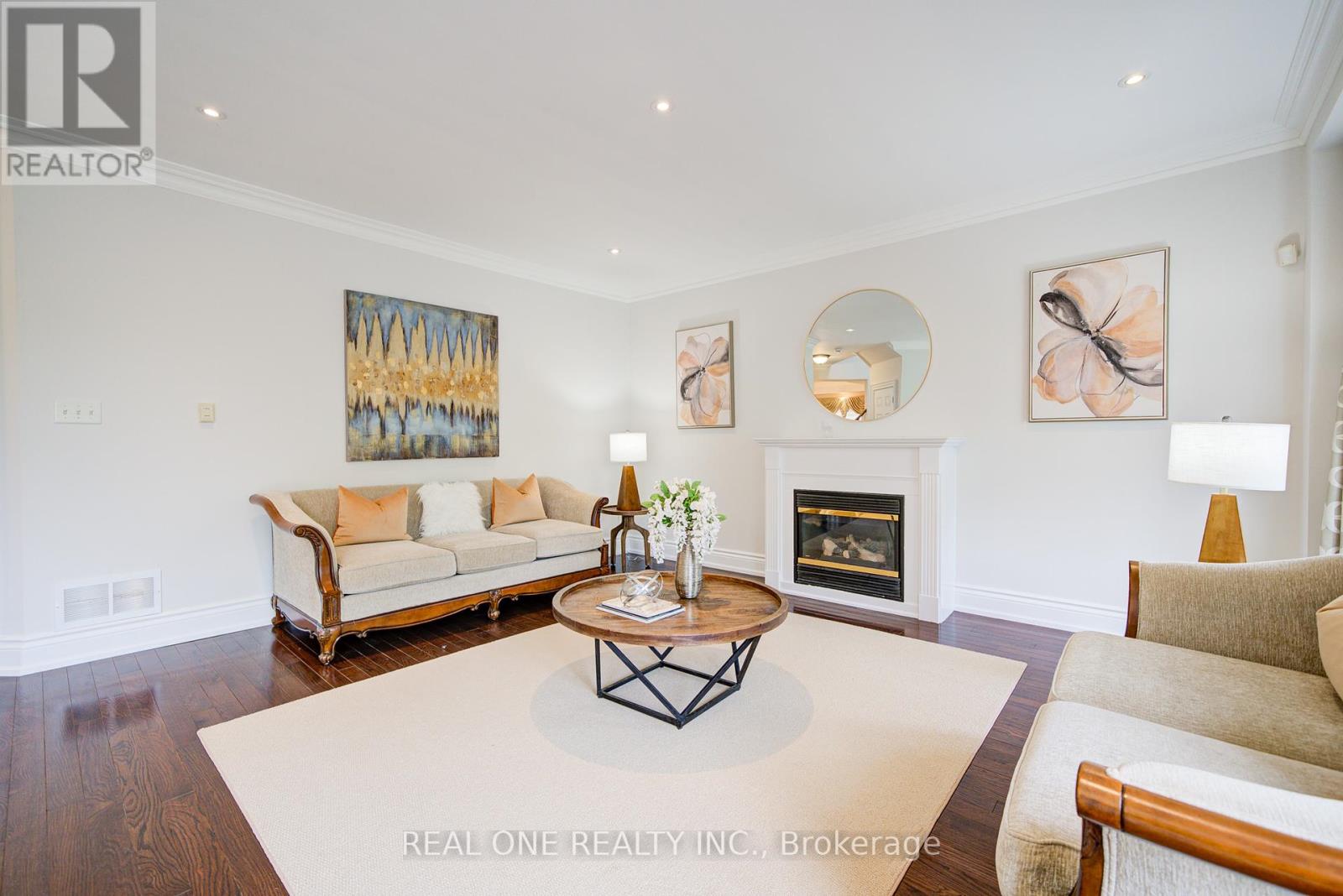 Photo 4 of 21 Moraine Ridge Drive, Richmond Hill ON