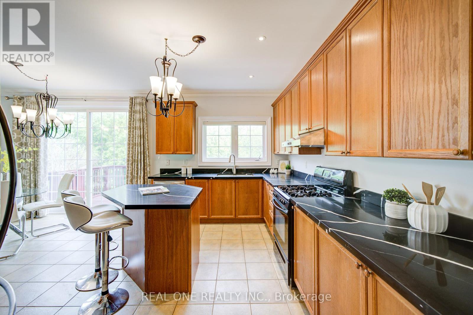 Photo 39 of 21 Moraine Ridge Drive, Richmond Hill ON