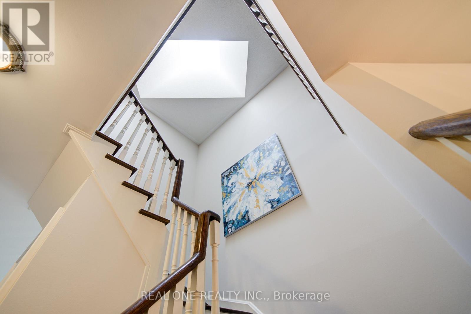 Photo 6 of 21 Moraine Ridge Drive, Richmond Hill ON