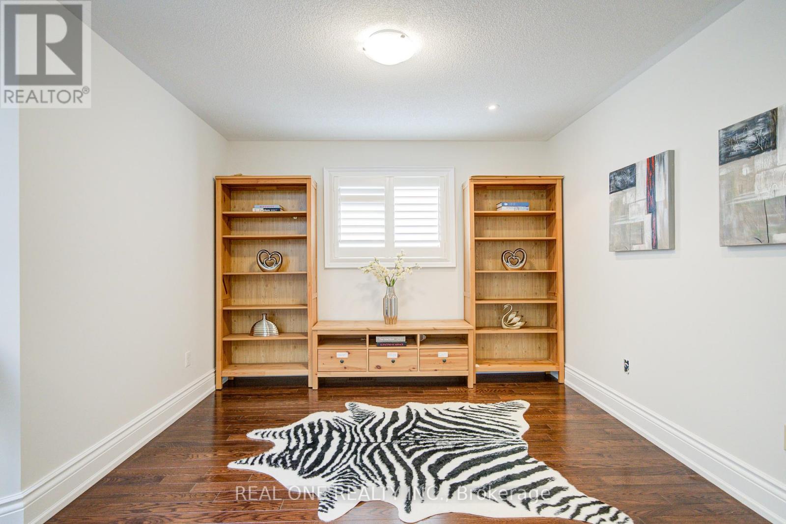 Photo 11 of 21 Moraine Ridge Drive, Richmond Hill ON