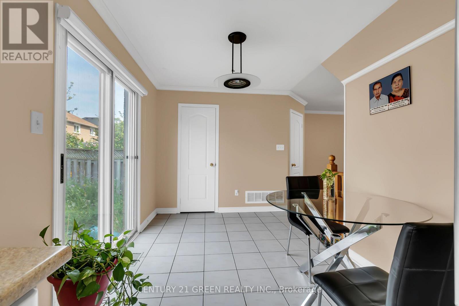 Photo 12 of 9 Flatlands Way, Brampton ON