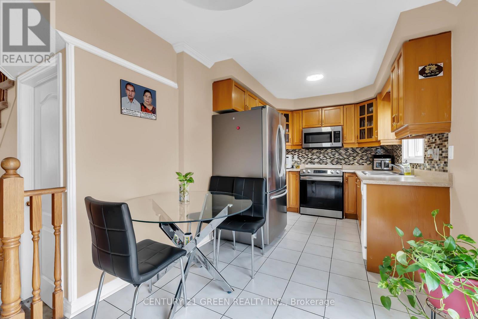 Photo 10 of 9 Flatlands Way, Brampton ON
