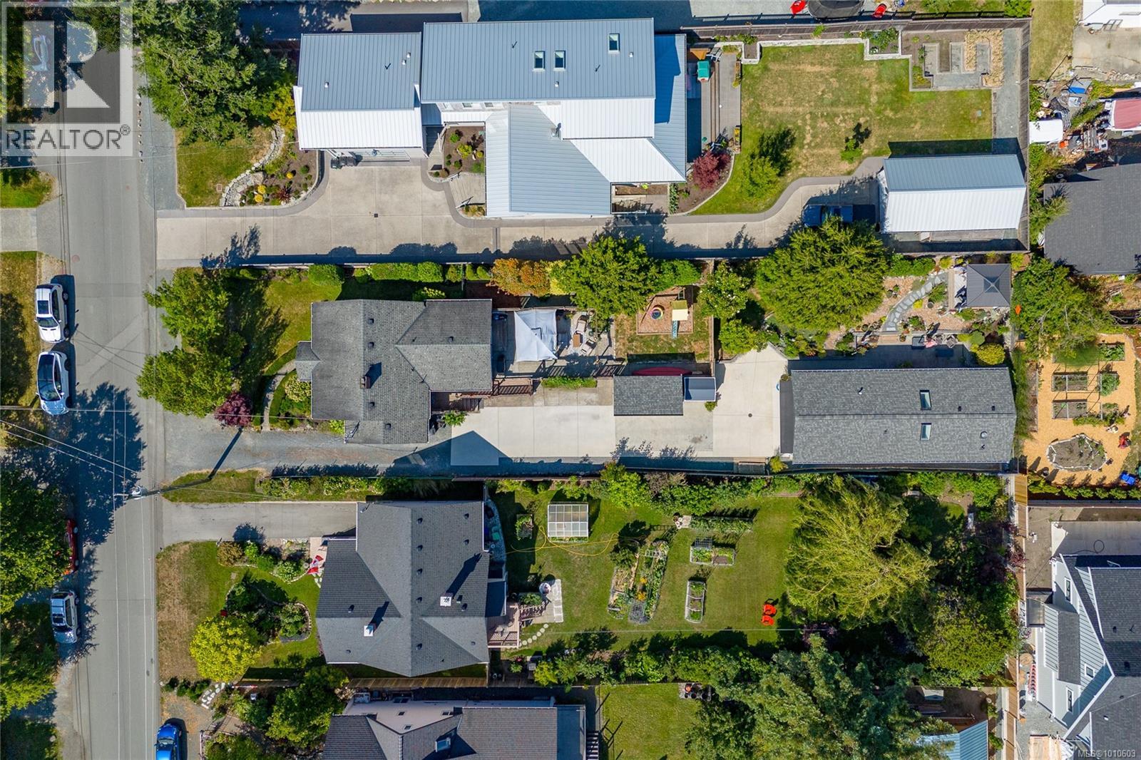 Photo 15 of 2833 Austin Ave, Saanich BC