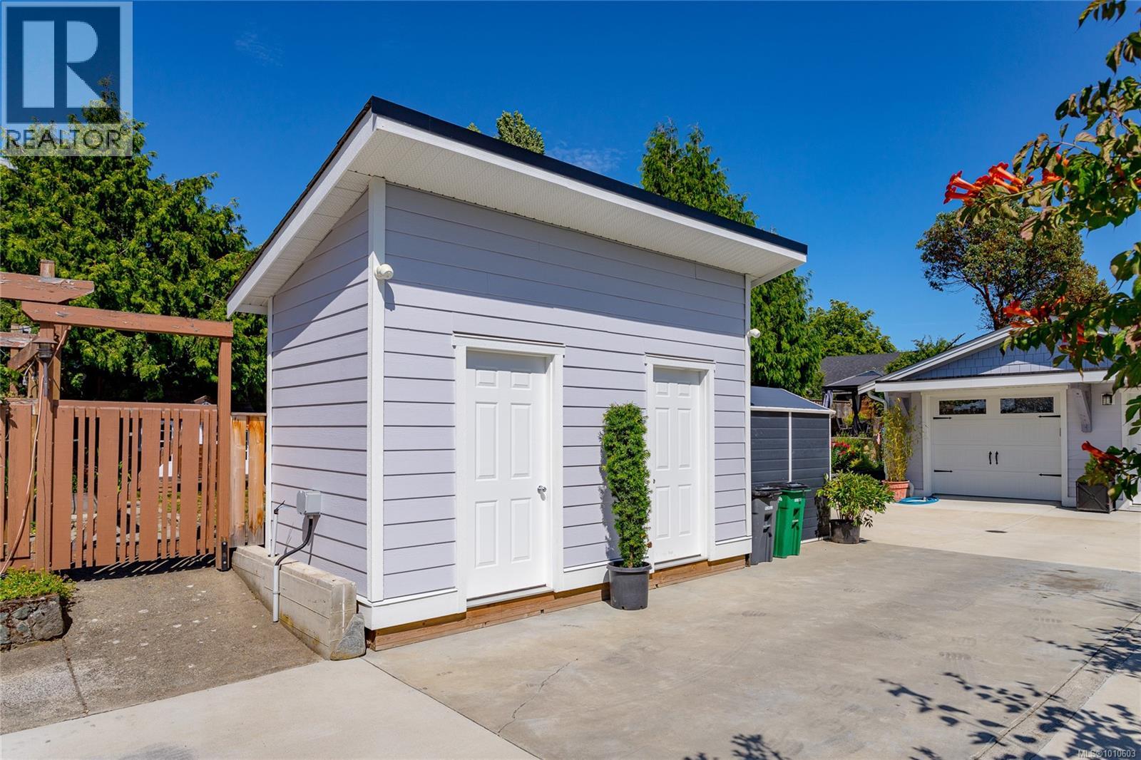 Photo 35 of 2833 Austin Ave, Saanich BC