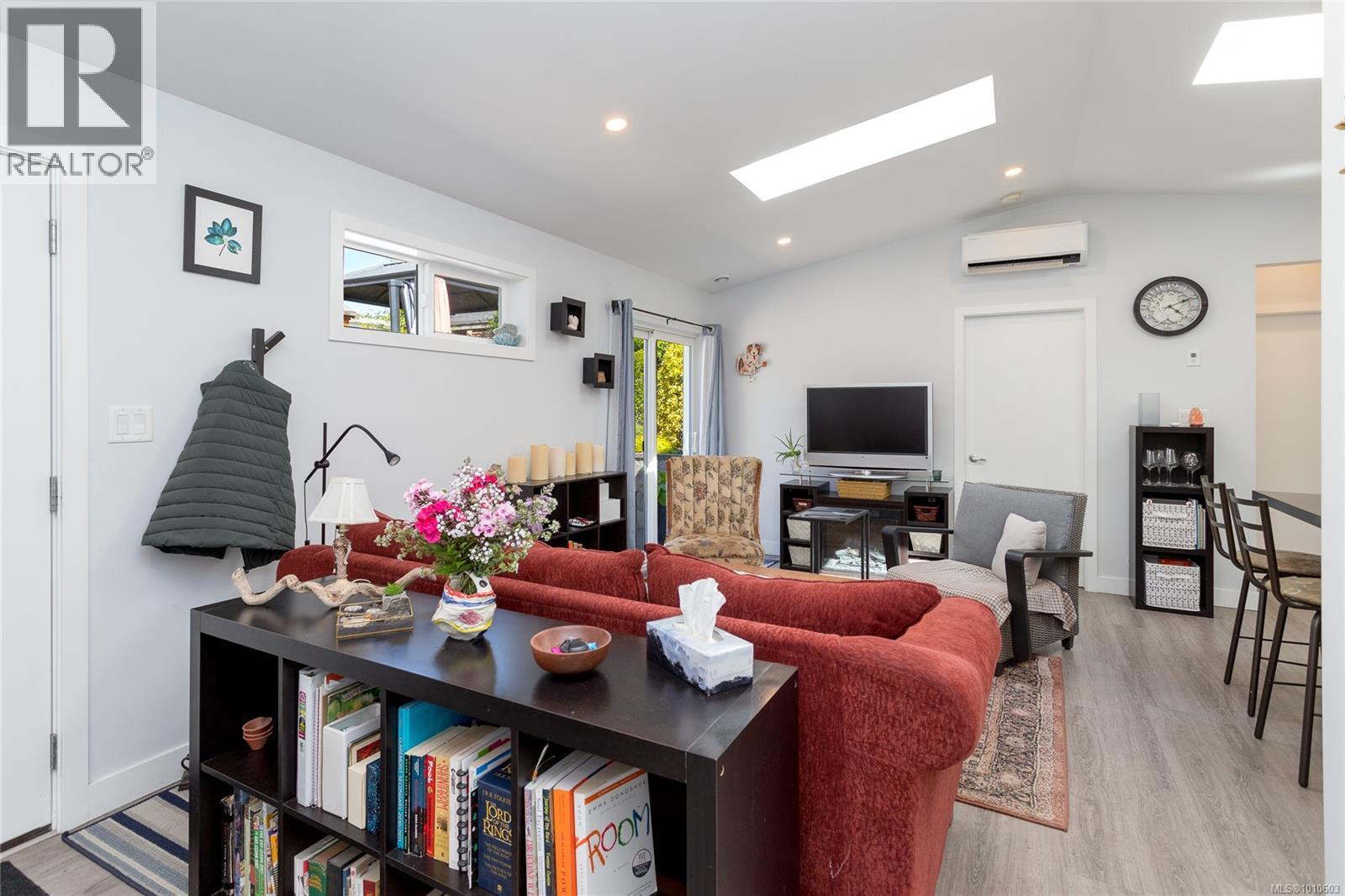 Photo 26 of 2833 Austin Ave, Saanich BC