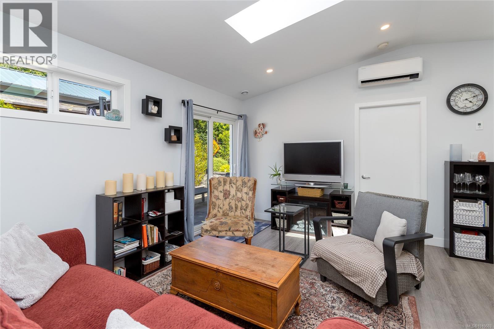Photo 28 of 2833 Austin Ave, Saanich BC
