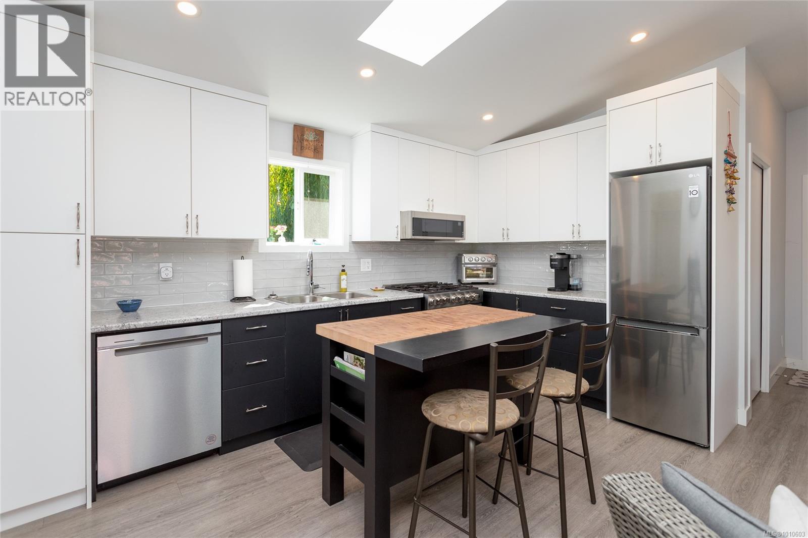 Photo 63 of 2833 Austin Ave, Saanich BC