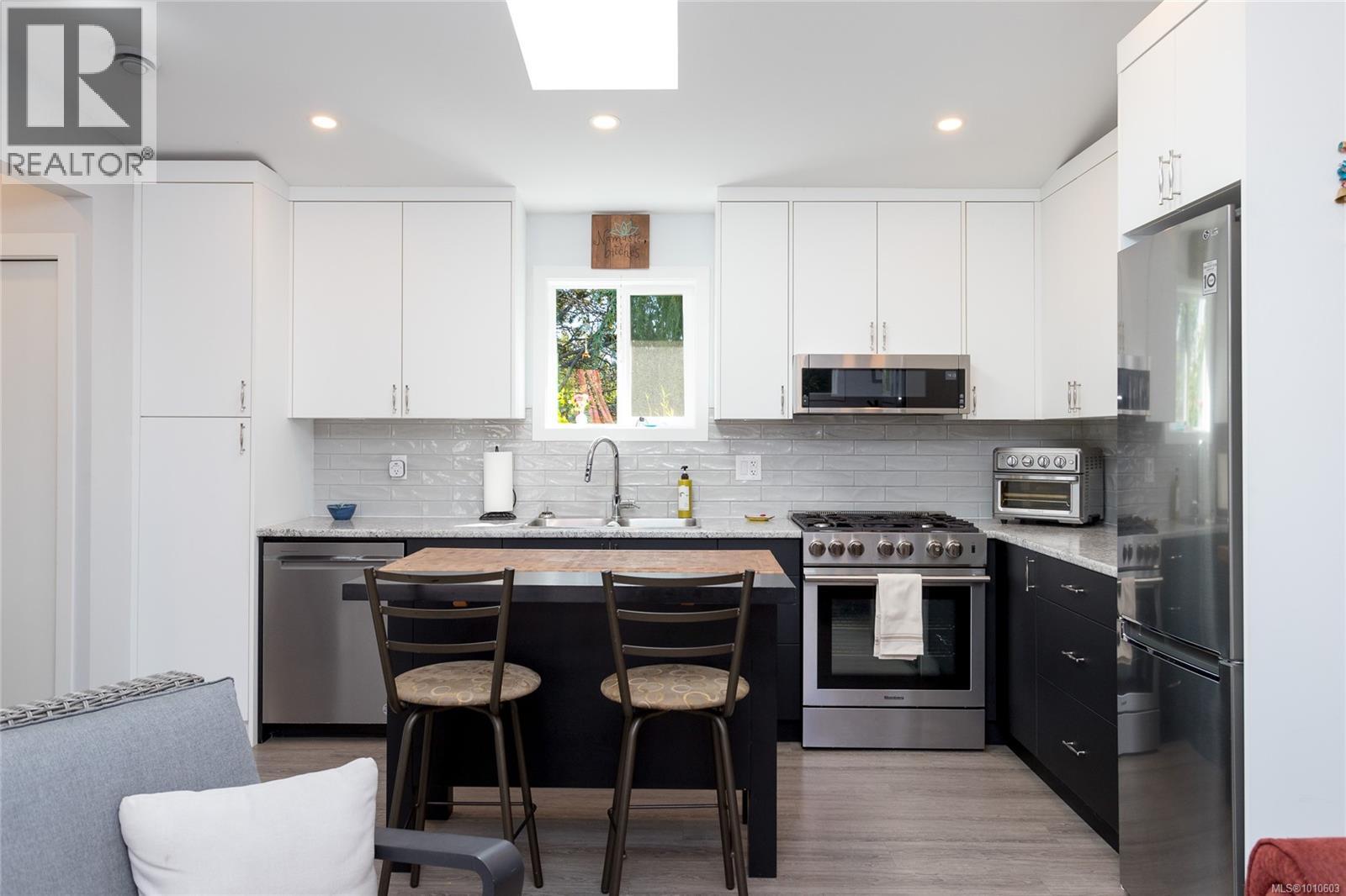 Photo 36 of 2833 Austin Ave, Saanich BC