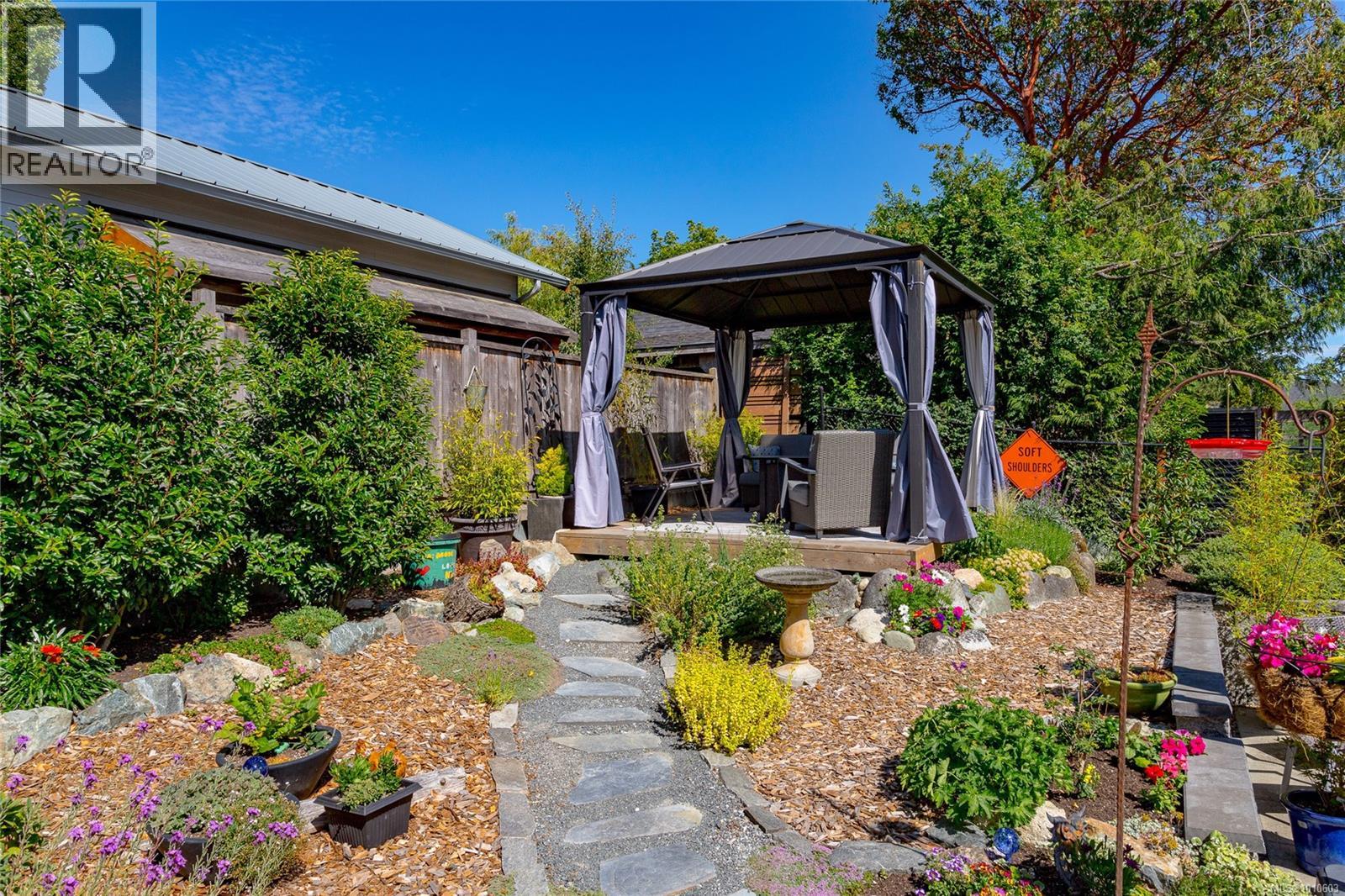 Photo 40 of 2833 Austin Ave, Saanich BC