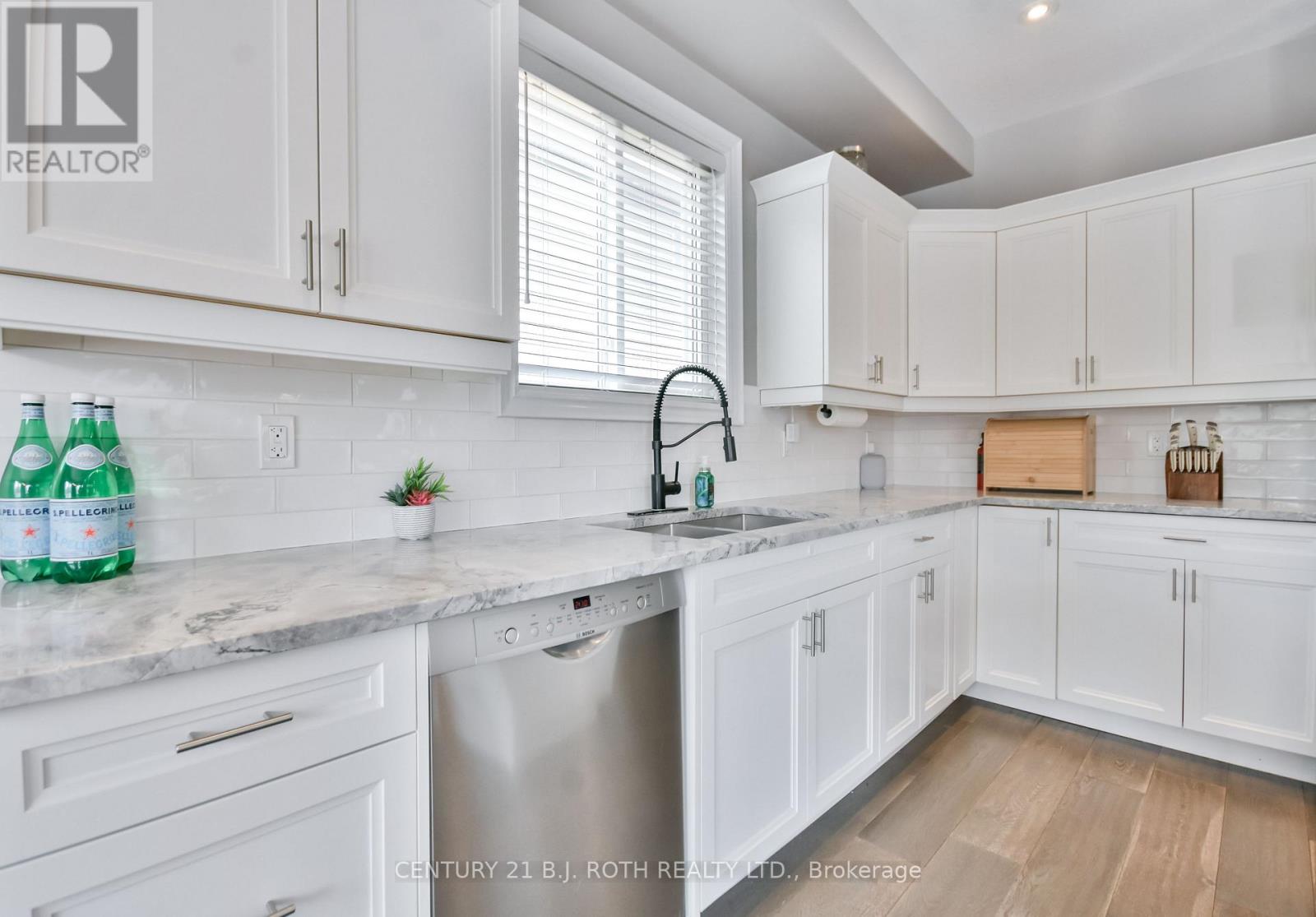 Photo 22 of 3428 Timberline Avenue, Severn ON