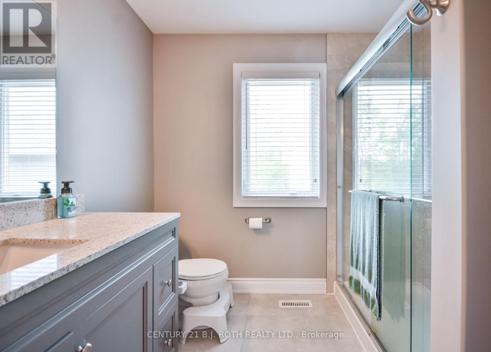 Photo 11 of 3428 Timberline Avenue, Severn ON