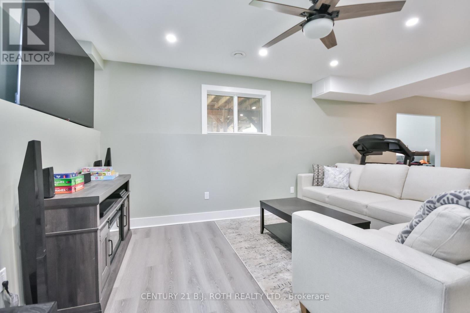 Photo 25 of 3428 Timberline Avenue, Severn ON