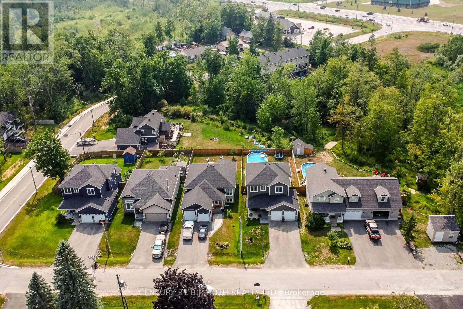 Photo 10 of 3428 Timberline Avenue, Severn ON