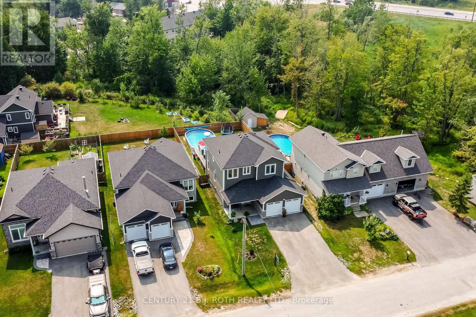 Photo 4 of 3428 Timberline Avenue, Severn ON