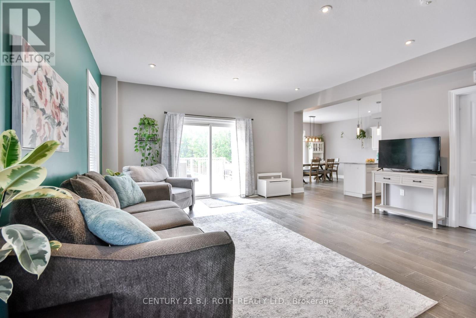 Photo 3 of 3428 Timberline Avenue, Severn ON
