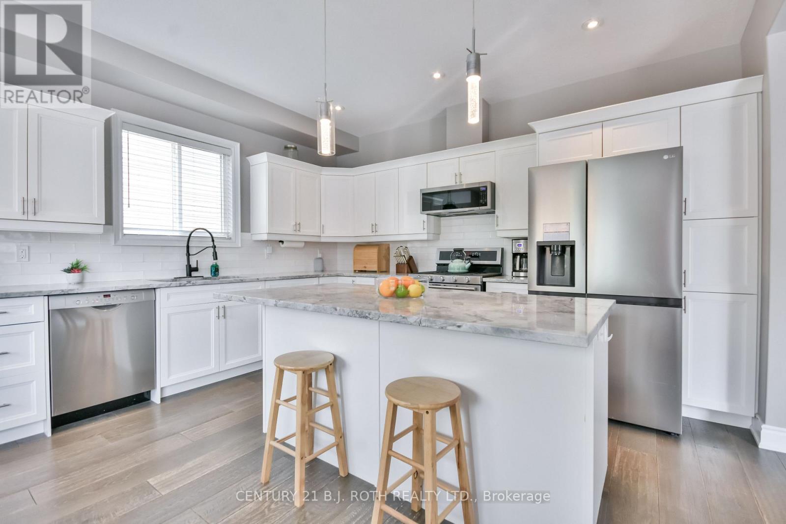 Photo 27 of 3428 Timberline Avenue, Severn ON