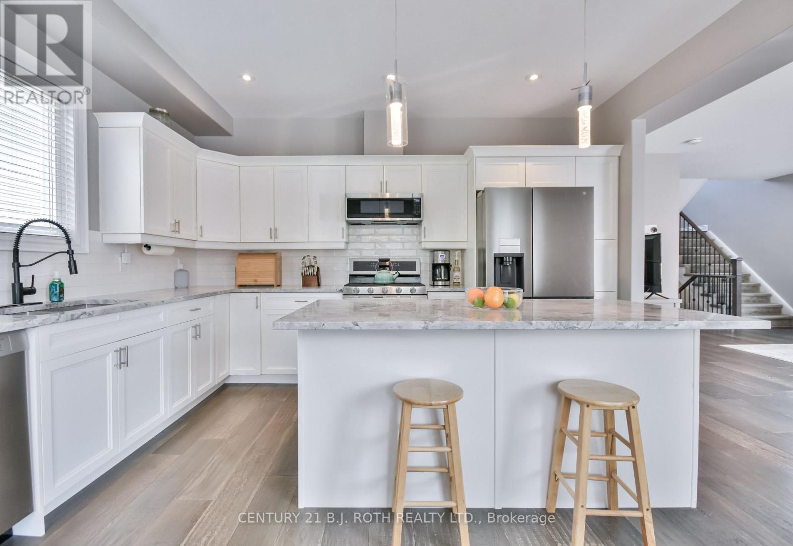Photo 5 of 3428 Timberline Avenue, Severn ON