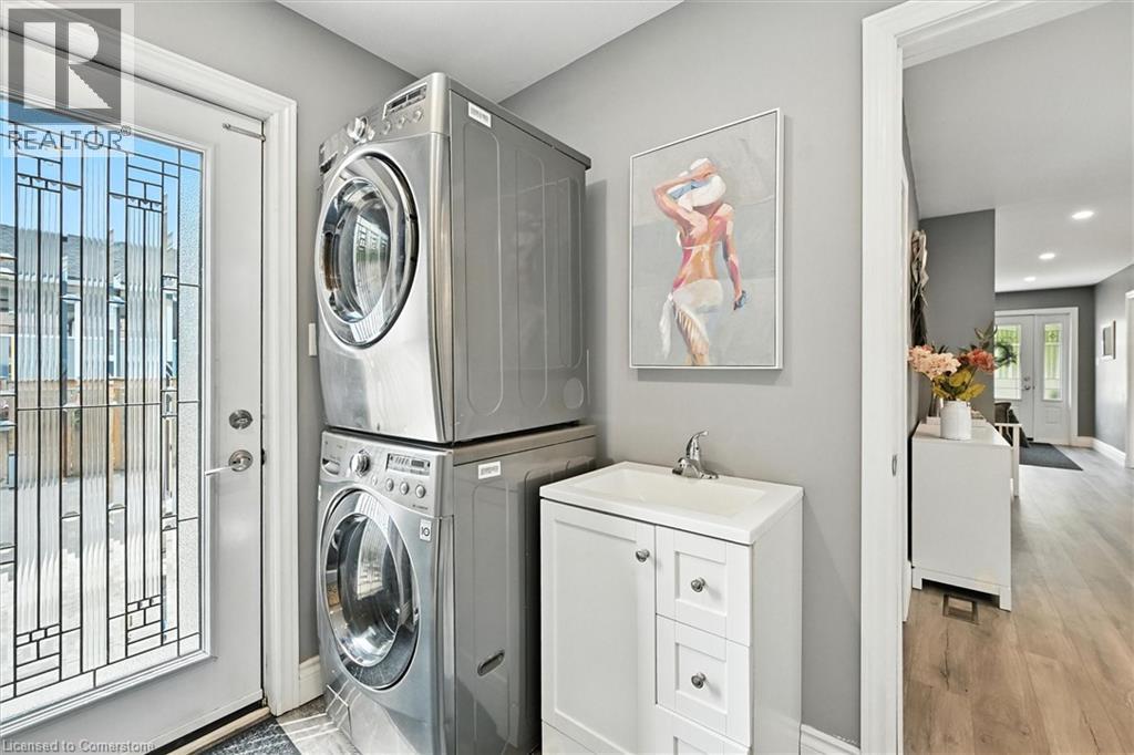 Photo 31 of 107 Aldercrest Avenue, Hamilton ON
