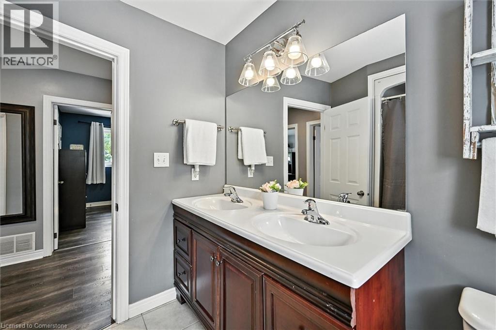 Photo 35 of 107 Aldercrest Avenue, Hamilton ON