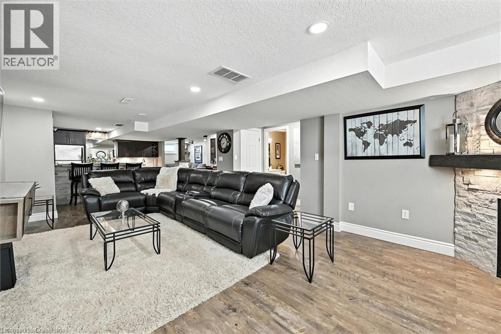 Photo 42 of 107 Aldercrest Avenue, Hamilton ON