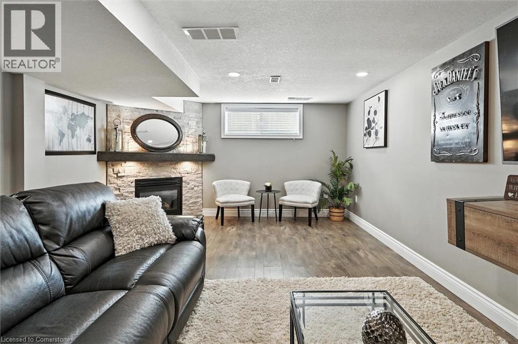 Photo 7 of 107 Aldercrest Avenue, Hamilton ON