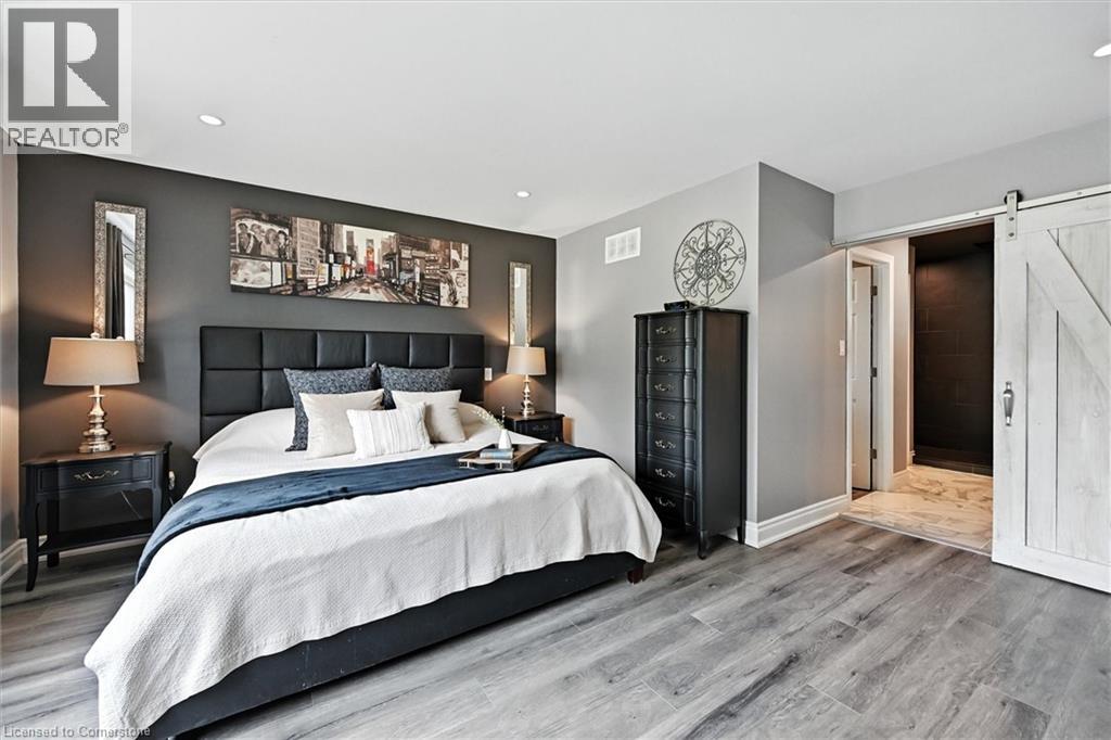 Photo 4 of 107 Aldercrest Avenue, Hamilton ON