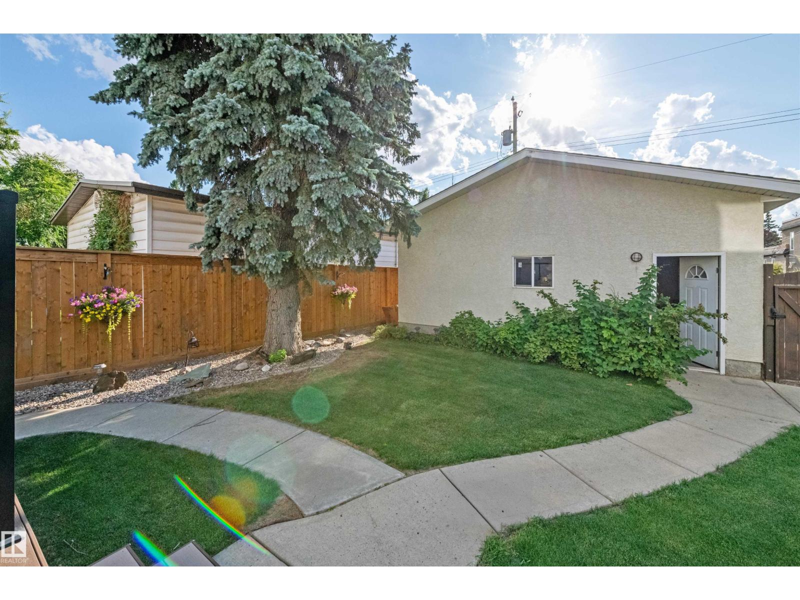 Photo 8 of 10616 136 St Nw, Edmonton AB