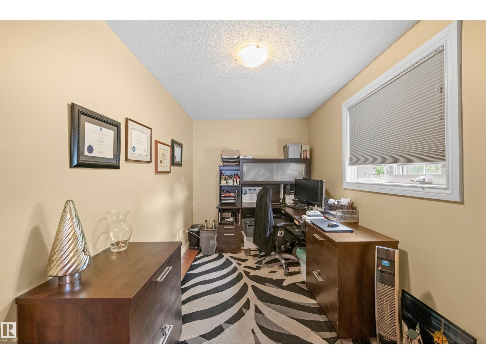 Photo 2 of 10616 136 St Nw, Edmonton AB