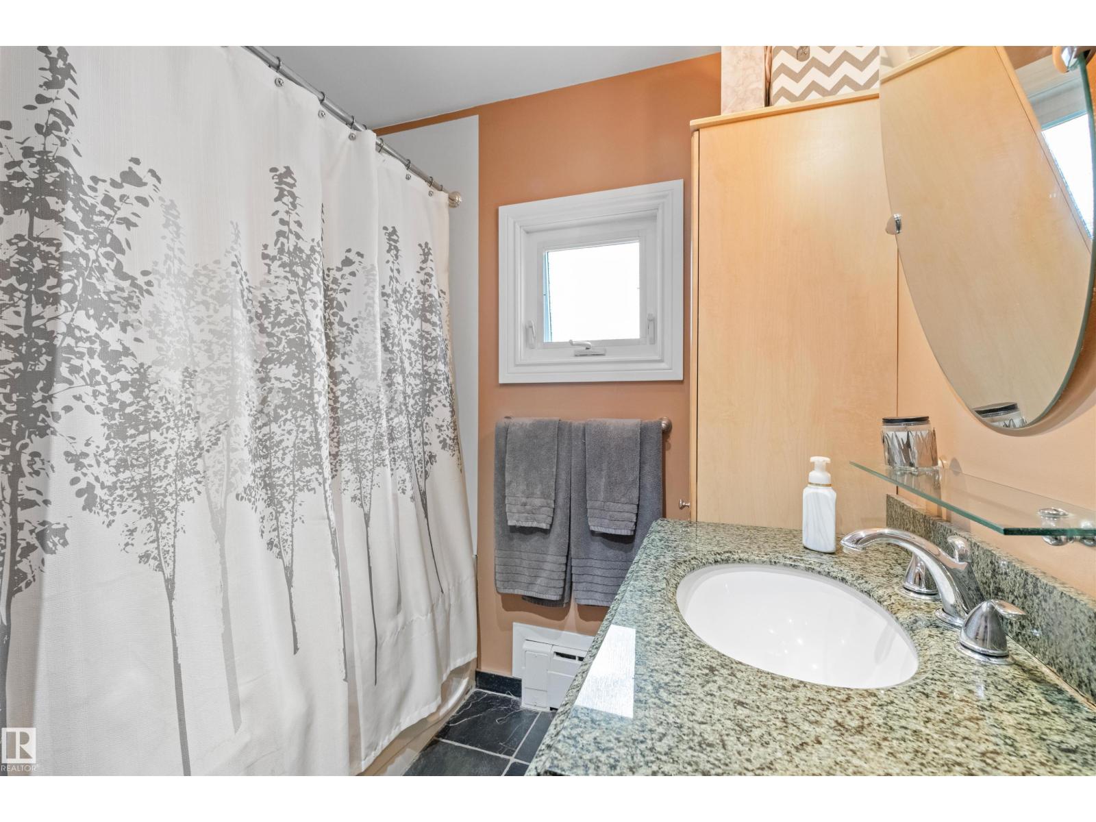 Photo 12 of 10616 136 St Nw, Edmonton AB
