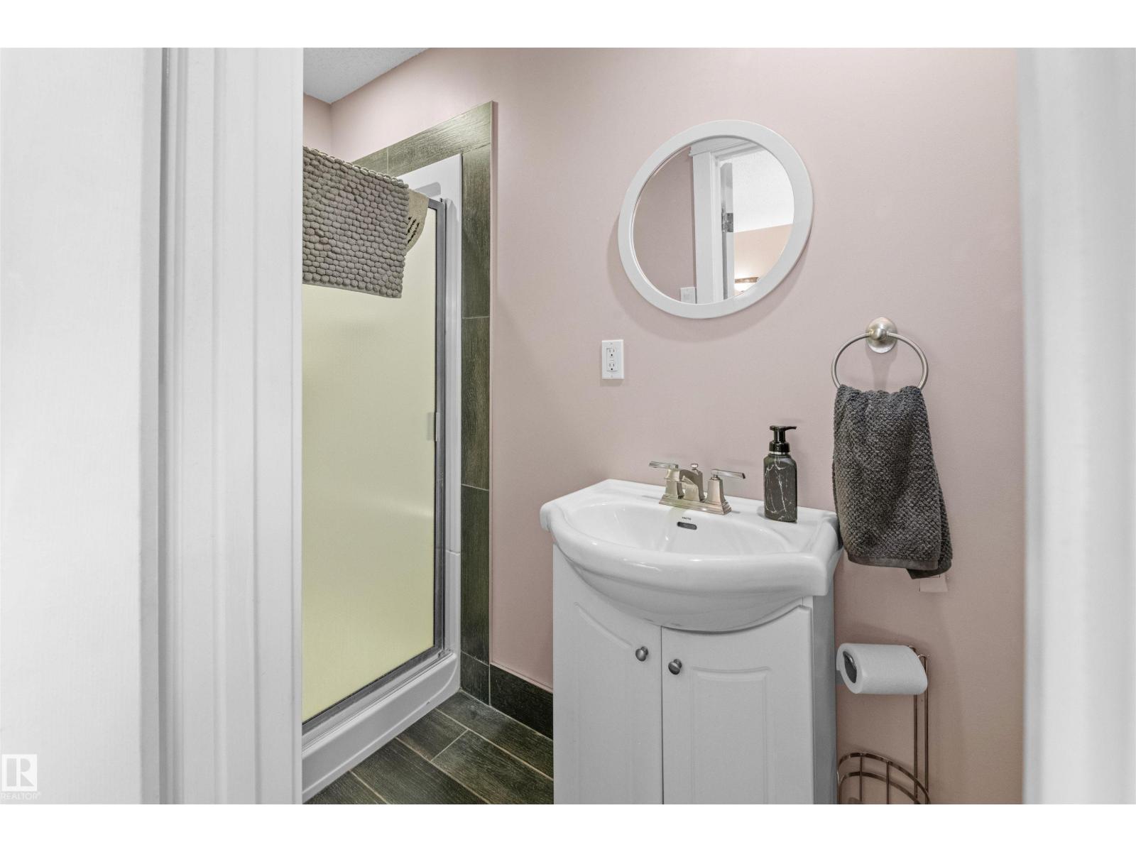 Photo 3 of 10616 136 St Nw, Edmonton AB