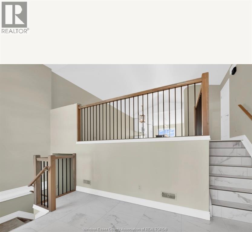 Photo 2 of 103 Kingsbridge Drive, Amherstburg ON