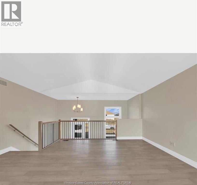 Photo 3 of 103 Kingsbridge Drive, Amherstburg ON