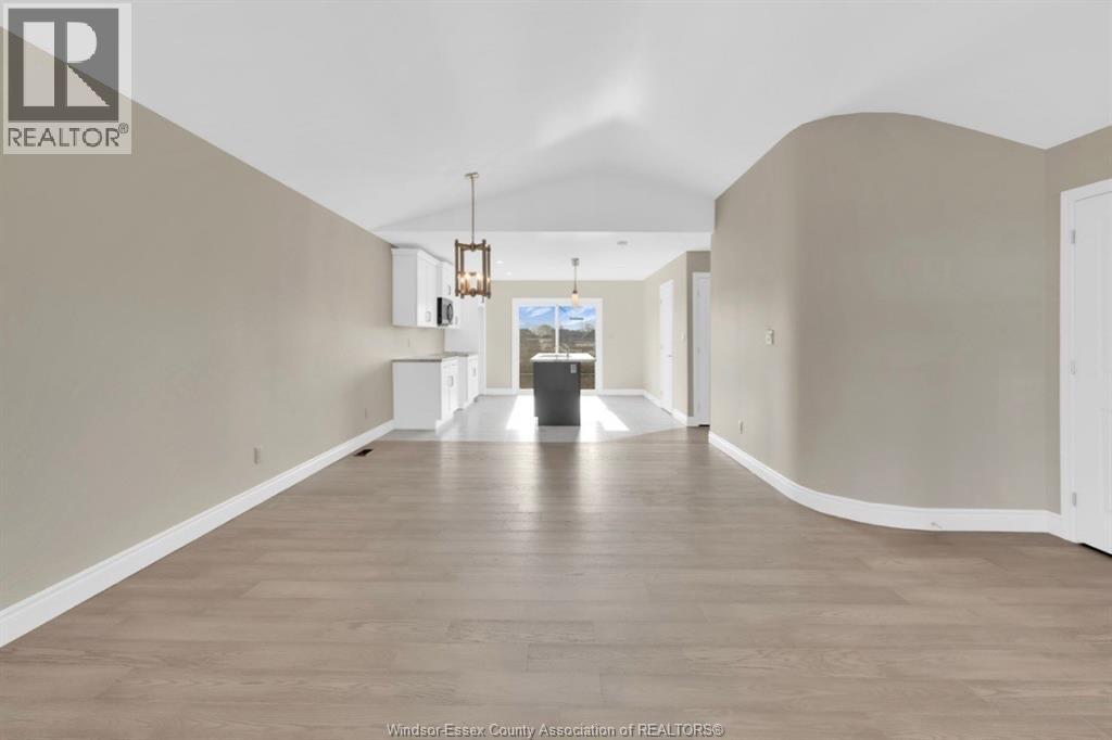 Photo 5 of 103 Kingsbridge Drive, Amherstburg ON