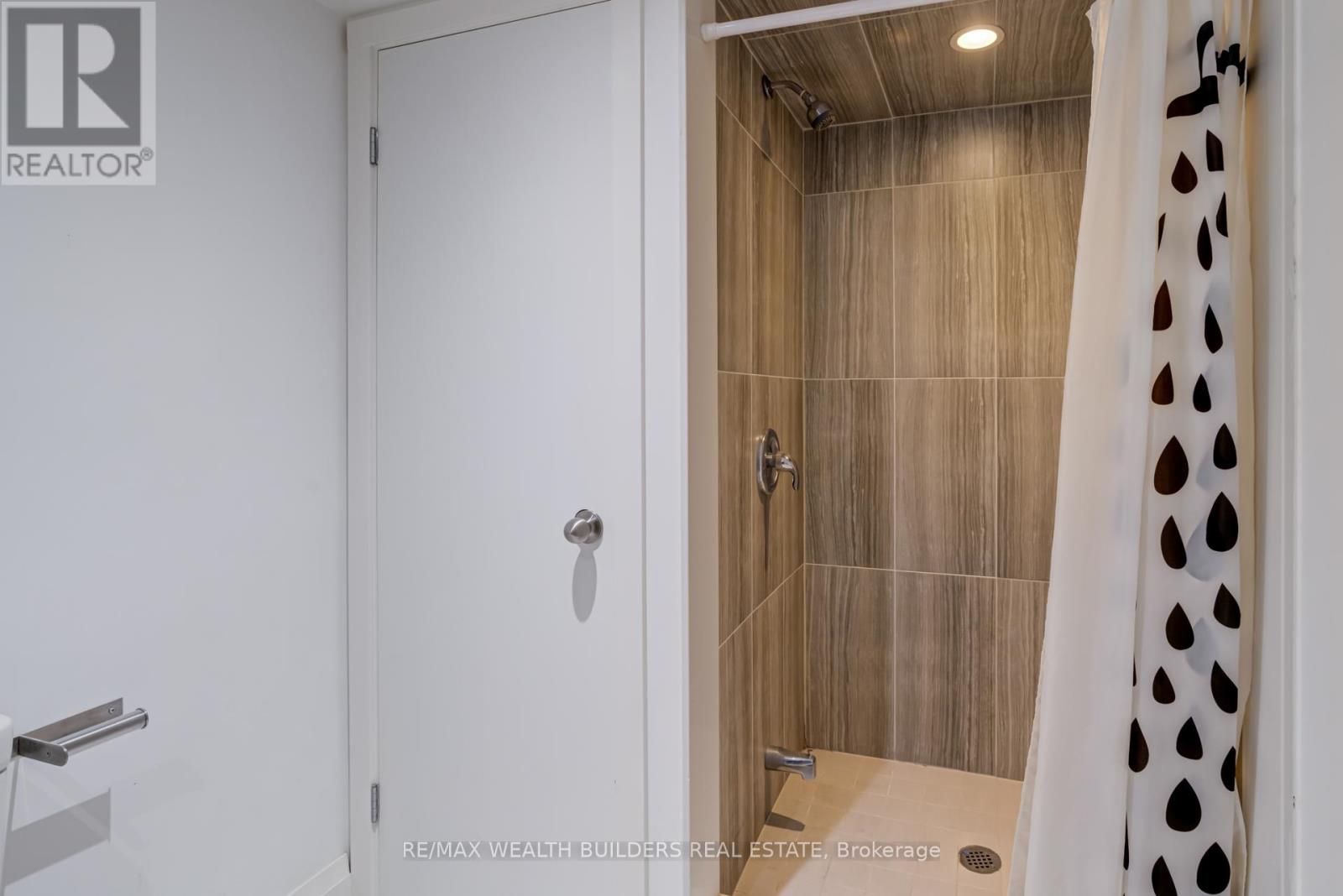 Photo 11 of 172 Indian Road Crescent, Toronto ON