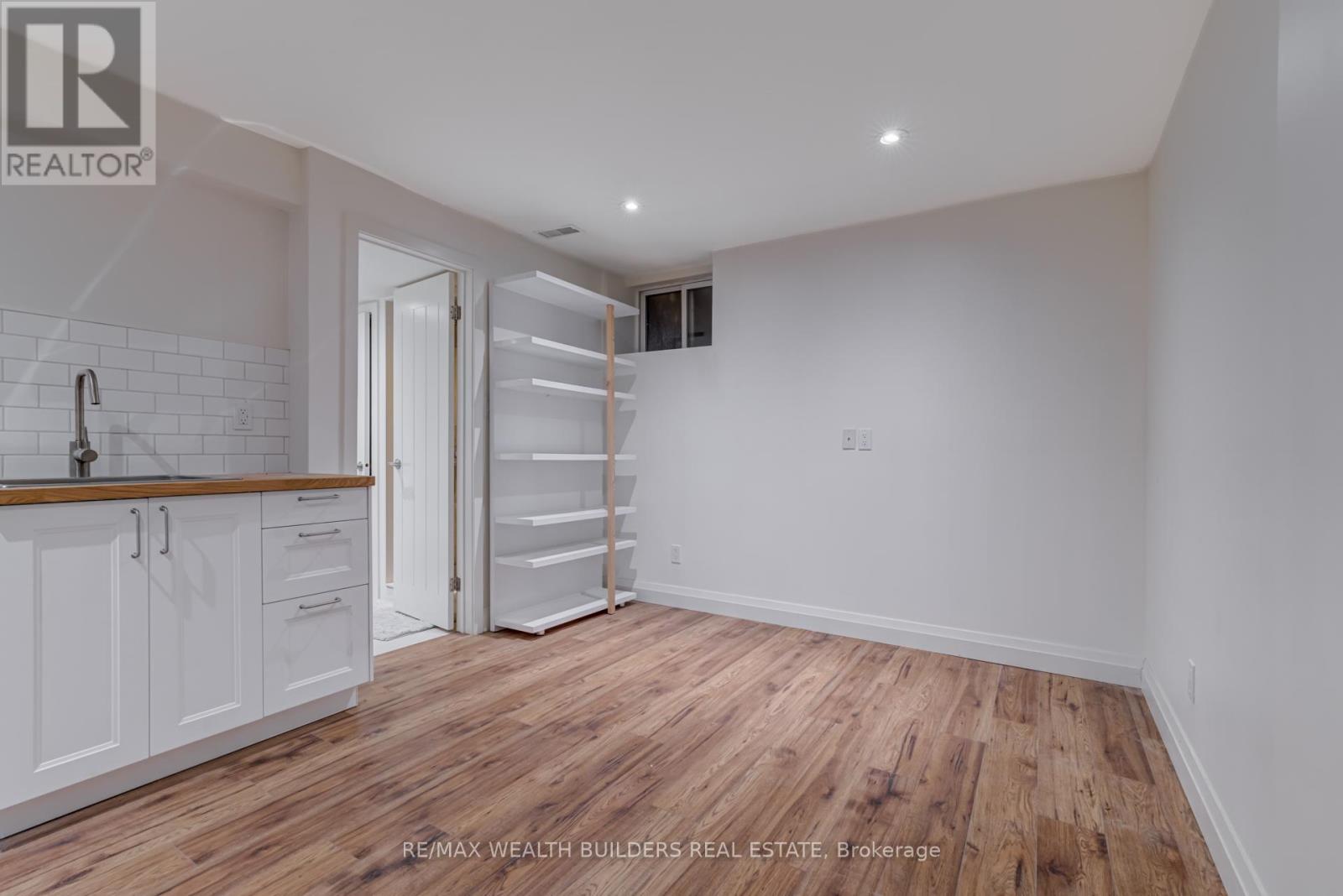 Photo 3 of 172 Indian Road Crescent, Toronto ON