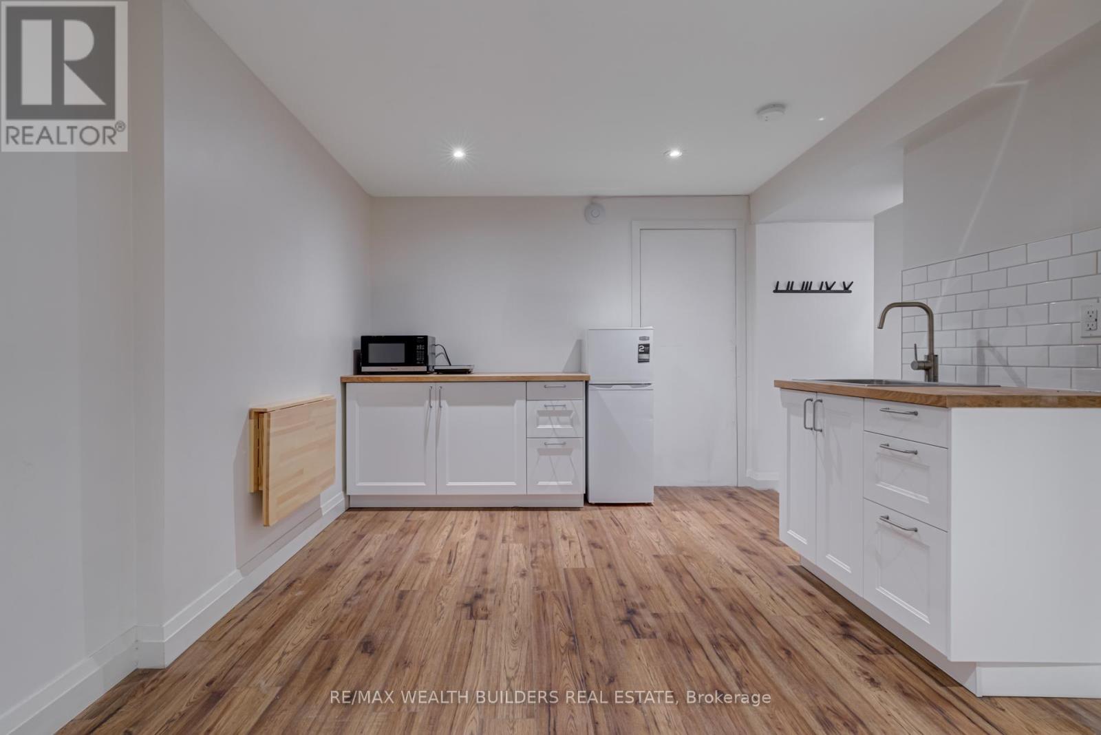 Photo 5 of 172 Indian Road Crescent, Toronto ON