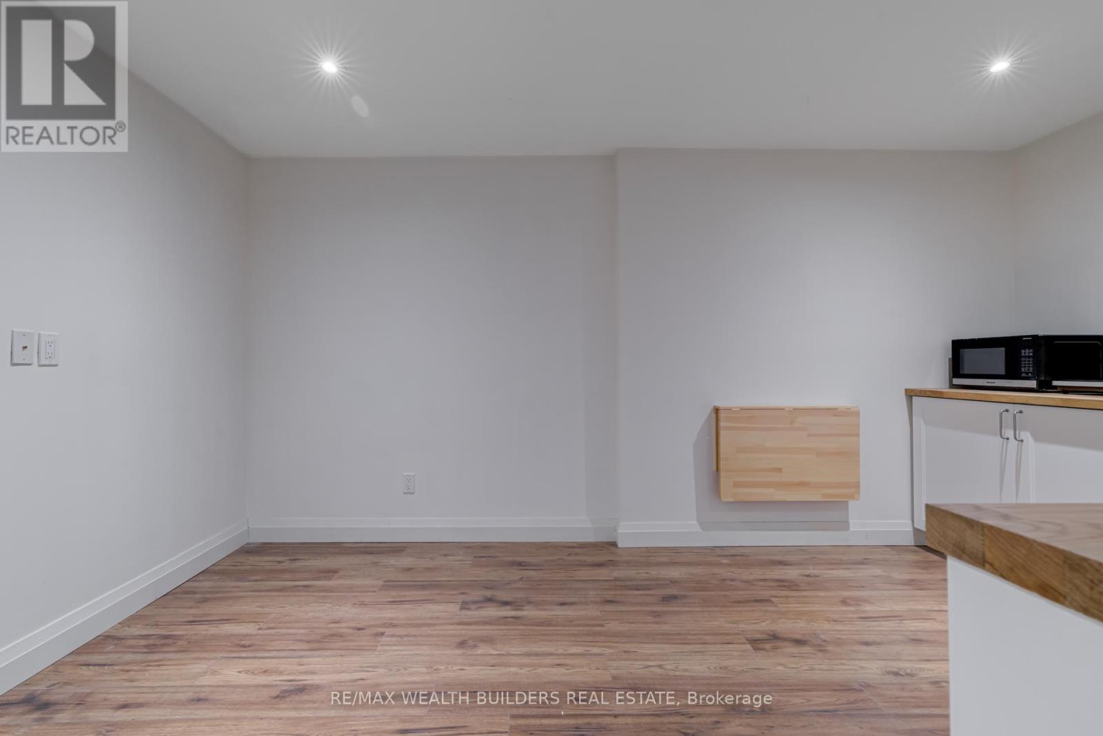 Photo 8 of 172 Indian Road Crescent, Toronto ON