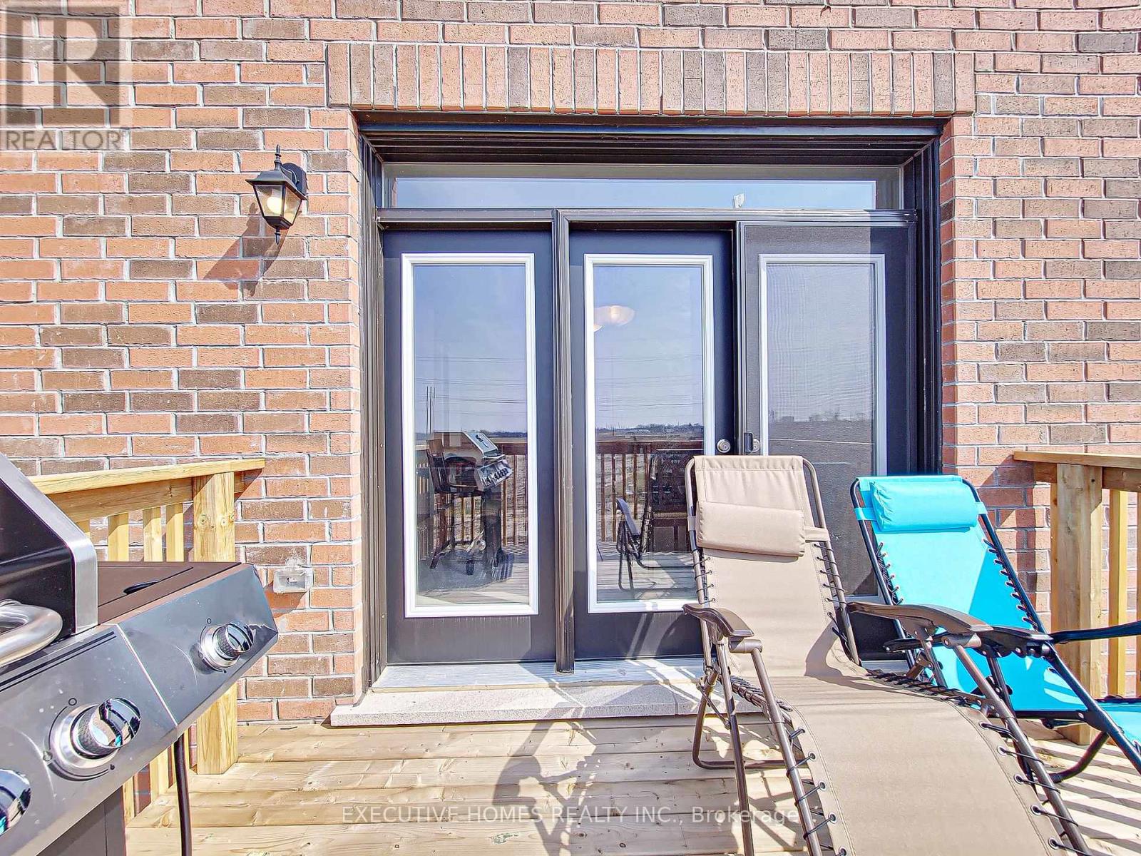 Photo 4 of 110 Explorer Way, Thorold ON